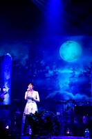 「JUN SHIBATA CONCERT TOUR 2019 月夜PARTY vol.5 ～お久しぶりっ子、6年ぶりっ子～」NHKホール公演の様子。（撮影：酒井ダイスケ）
