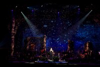 「JUN SHIBATA CONCERT TOUR 2019 月夜PARTY vol.5 ～お久しぶりっ子、6年ぶりっ子～」NHKホール公演の様子。