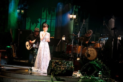 「JUN SHIBATA CONCERT TOUR 2019 月夜PARTY vol.5 ～お久しぶりっ子、6年ぶりっ子～」NHKホール公演の様子。（撮影：酒井ダイスケ）