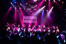 「ラーメン大好き小泉さんの唄」でコラボするでんぱ組.incとこぶしファクトリー。（撮影：曽我美芽）