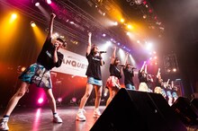 でんぱ組.incとこぶしファクトリーによるコラボレーションの様子。（撮影：曽我美芽）