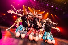 でんぱ組.incとこぶしファクトリーによるコラボレーションの様子。（撮影：曽我美芽）