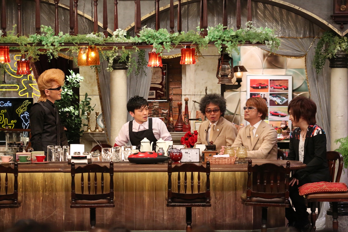 「深夜喫茶スジガネーゼ」公開収録の様子。(c)フジテレビ