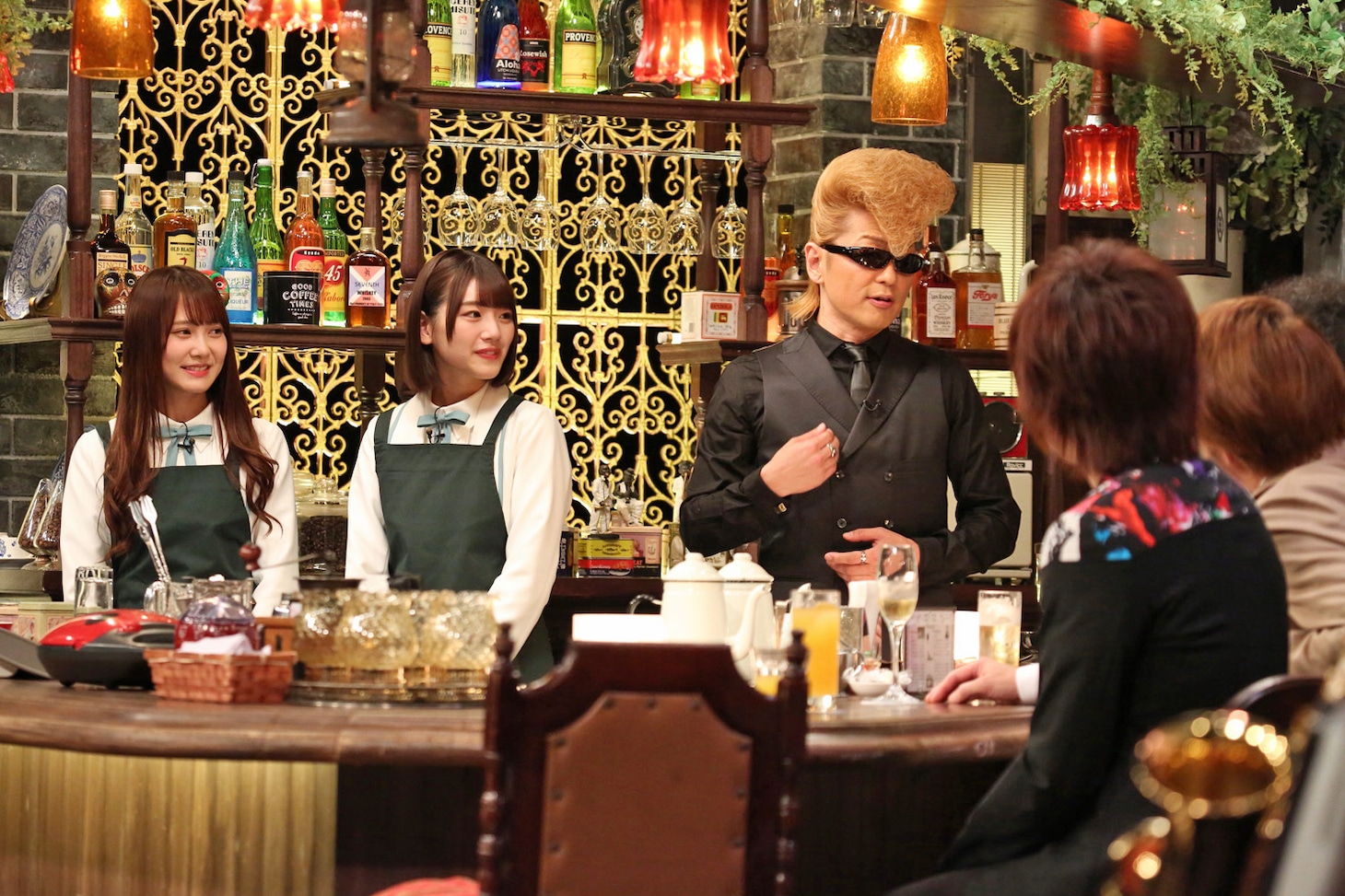 「深夜喫茶スジガネーゼ」公開収録の様子。(c)フジテレビ