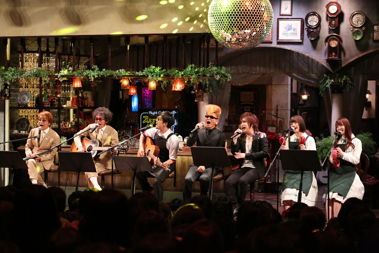 「深夜喫茶スジガネーゼ」公開収録の様子。(c)フジテレビ