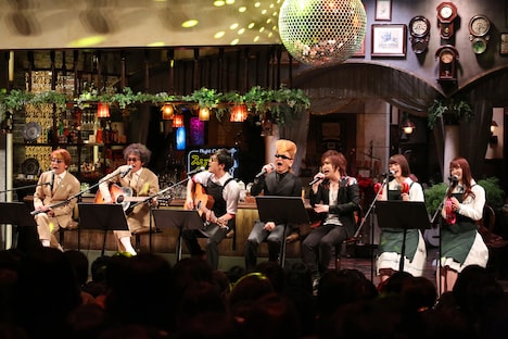 「深夜喫茶スジガネーゼ」公開収録の様子。(c)フジテレビ