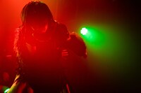 朝倉みずほ（THERE THERE THERES）（撮影：稲垣謙一）