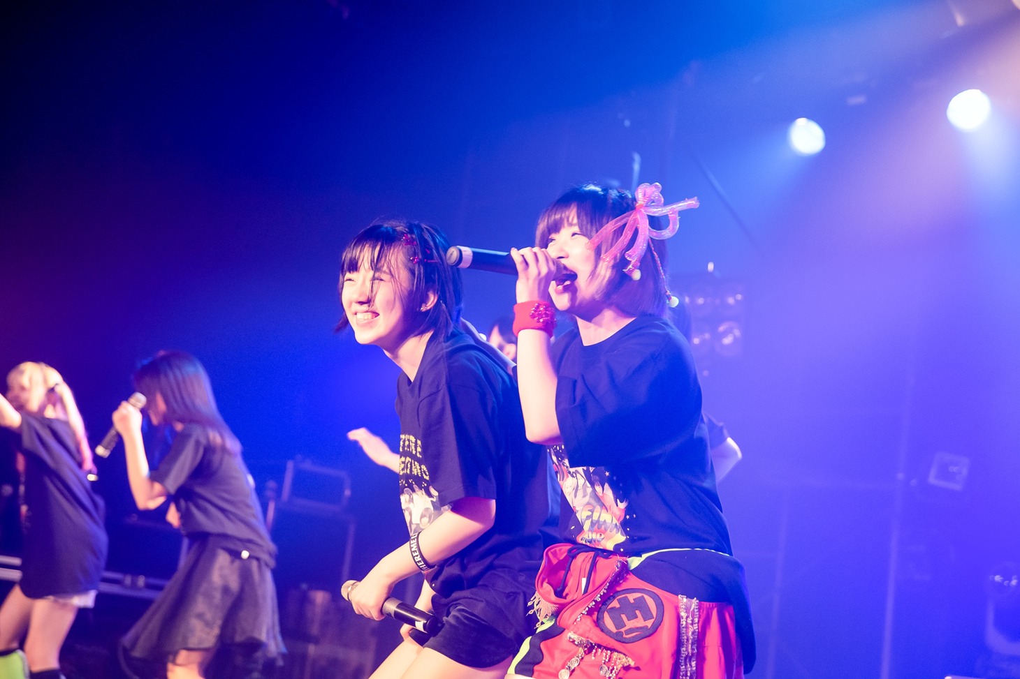 左から朝倉みずほ（THERE THERE THERES）、しふぉん（ゆるめるモ！）。（撮影：稲垣謙一）