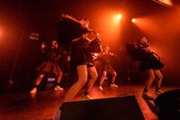 THERE THERE THERES（撮影：稲垣謙一）