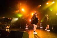 THERE THERE THERES（撮影：稲垣謙一）