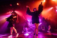 THERE THERE THERES（撮影：稲垣謙一）