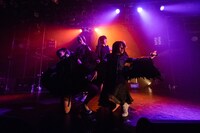 THERE THERE THERES（撮影：稲垣謙一）