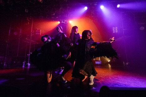 THERE THERE THERES（撮影：稲垣謙一）