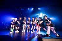 THERE THERE THERESとゆるめるモ！。（撮影：稲垣謙一）