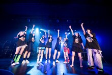 THERE THERE THERESとゆるめるモ！。（撮影：稲垣謙一）