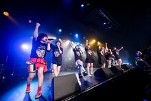 THERE THERE THERESとゆるめるモ！。（撮影：稲垣謙一）