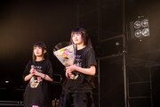 左からけちょん（ゆるめるモ！）、有坂玲菜（THERE THERE THERES）。（撮影：稲垣謙一）