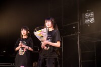 左からけちょん（ゆるめるモ！）、有坂玲菜（THERE THERE THERES）。（撮影：稲垣謙一）