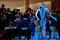 「Scary Beauty」演奏の様子。