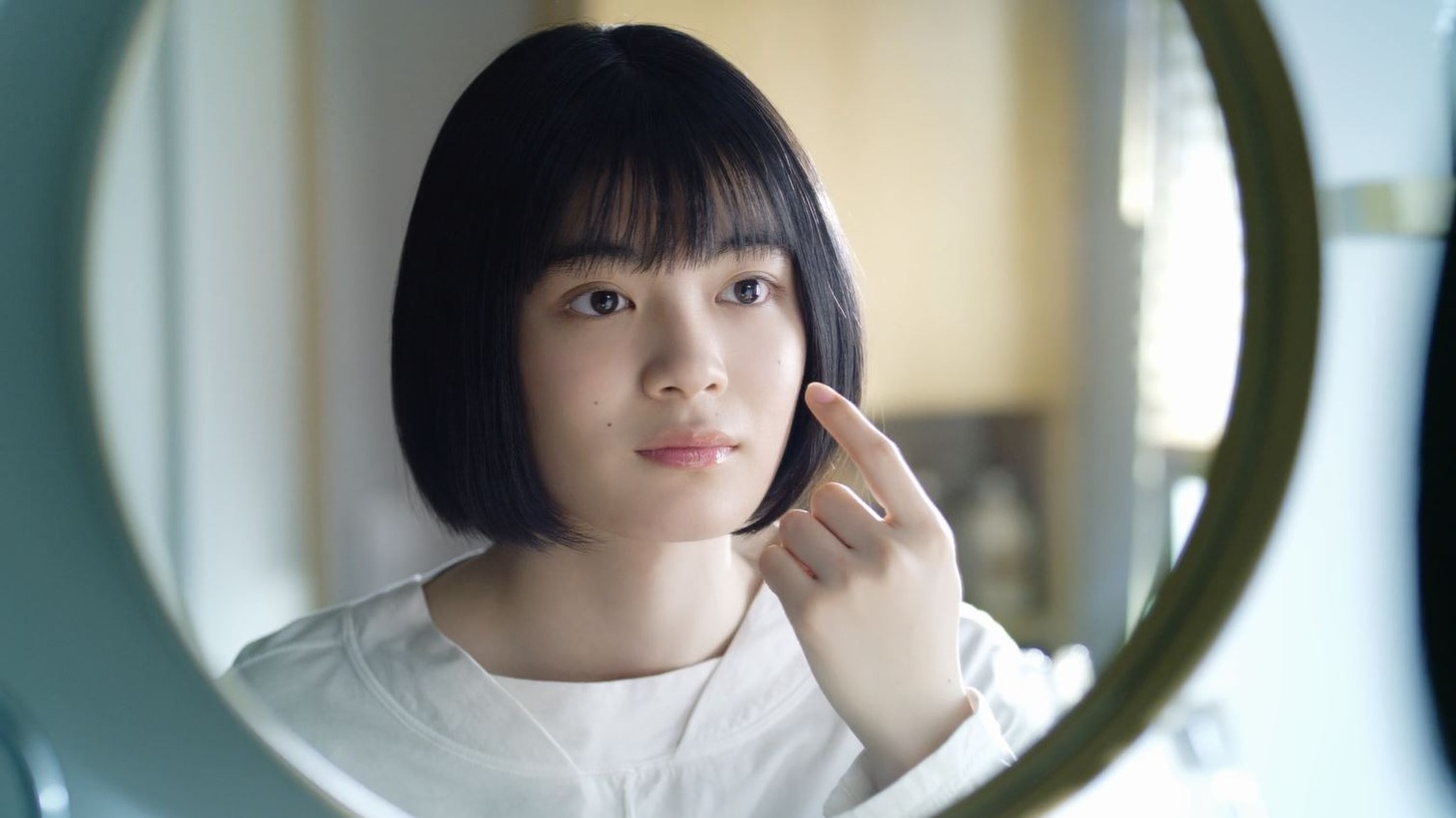 アキュビュー新CM「はじめてのグループ」編のワンシーン。