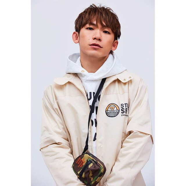 GU×STUDIO SEVENのアイテムを着用したEXILE NAOTO。
