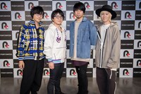 左から寺島拓篤、阿部敦、吉田結威（G, Vo）、山田義孝（Vo）。（撮影：星野耕作）