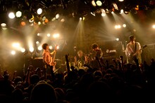 MONOEYES（撮影：半田安政［showcase］）