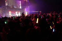 「妄想キャリブレーション LAST TOUR 2018/19 ～HOME～」の様子。撮影：チェリーマン）