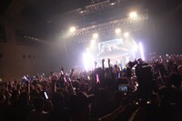 「妄想キャリブレーション LAST TOUR 2018/19 ～HOME～」の様子。撮影：チェリーマン）