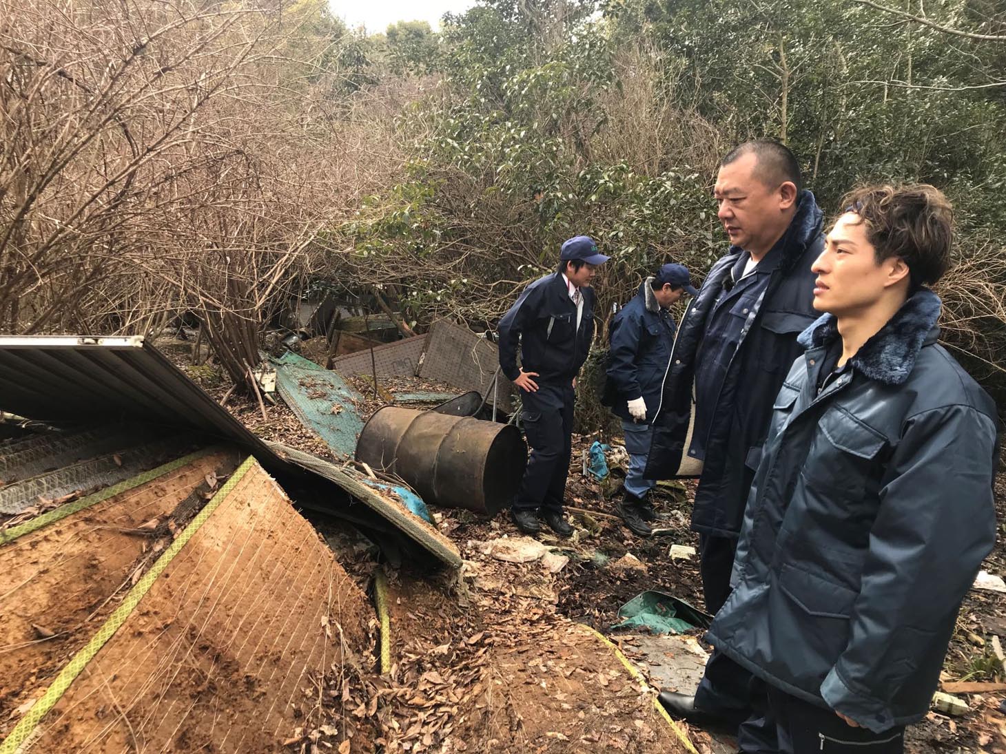 「不法投棄を許すな！ヤバいゴミぜんぶ拾う大作戦～東京湾ダイバー70人で潜って一斉清掃SP～」場面カット (c)テレビ東京