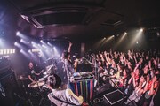 the telephones「メジャーデビュー10周年、まだ行ったことのない都道府県に行くツアー（決）『帰ってきた十万石DISCO!!!」』」の様子。（Photo by Takahiro Takinami）