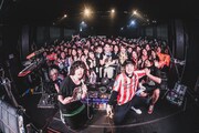 the telephones「メジャーデビュー10周年、まだ行ったことのない都道府県に行くツアー（決）『帰ってきた十万石DISCO!!!」』」の様子。（Photo by Takahiro Takinami）