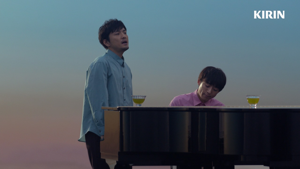 「キリン 生茶」新CM「ピアノ篇」のワンシーン。