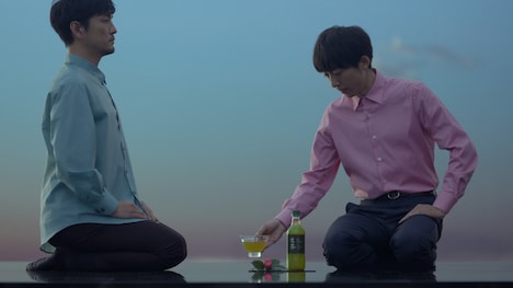 「キリン 生茶」新CM「ピアノ篇」のワンシーン。