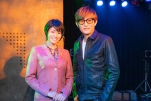 左から真木よう子、スガシカオ。