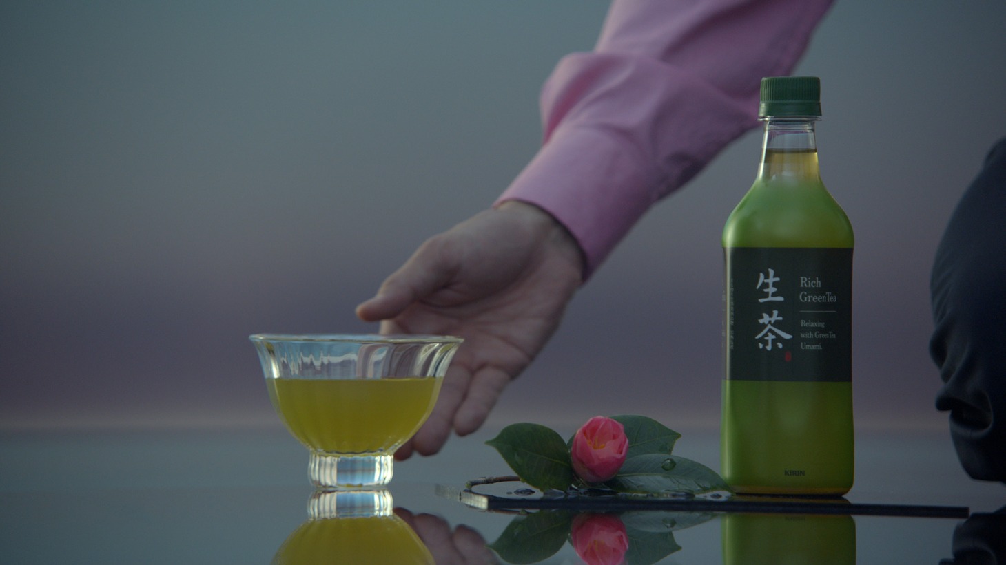 「キリン 生茶」新CM「ピアノ篇」のワンシーン。