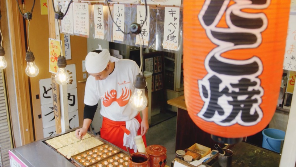 ET-KING「みんなで、はたらこう！ 大悟篇」PVのワンシーン。