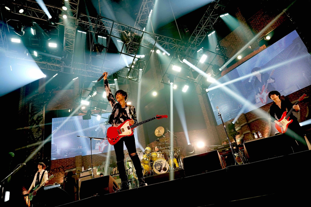 [ALEXANDROS]横浜アリーナ公演をLINE LIVEで生配信