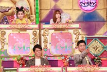 左から井上咲楽、岡田圭右（ますだおかだ）、大場美奈（SKE48）、尾形貴弘（パンサー）。(c)フジテレビ