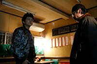 小林豊（BOYS AND MEN）と長老（関秀人）。(c)カンテレ