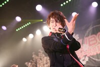 末吉9太郎（撮影：牛島康介、saru）