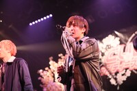 綾介（撮影：牛島康介、saru）