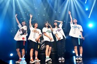 「lyrical school tour 2018 "WORLD'S END"」の様子。