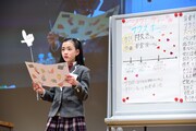 ピンク・レディー「サウスポー」の歌詞を解説する八木美樹。
