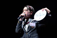 荒井由実「ルージュの伝言」を歌う野中ここな。