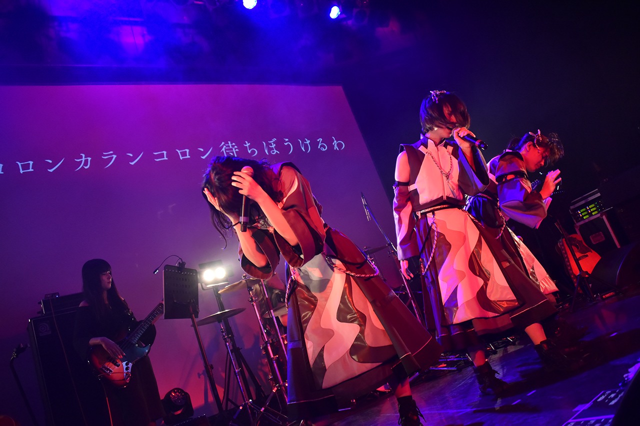 「ゑんら1周年単独ライブ ～縁～」の様子。
