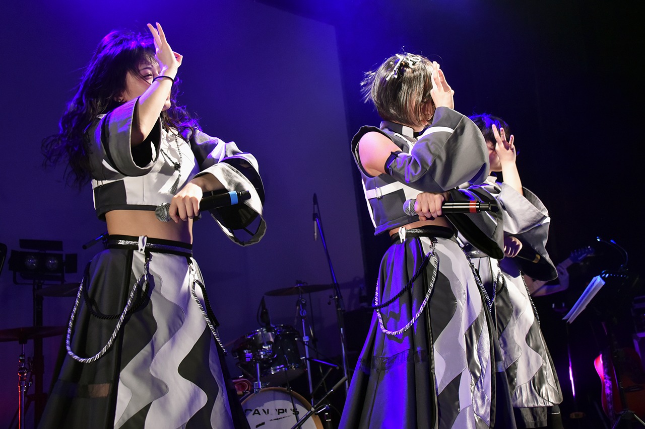 「ゑんら1周年単独ライブ ～縁～」の様子。