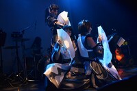 「ゑんら1周年単独ライブ ～縁～」の様子。