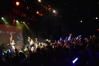 「ゑんら1周年単独ライブ ～縁～」の様子。