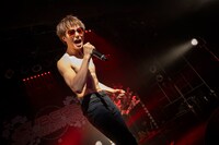 優（撮影：牛島康介、saru）